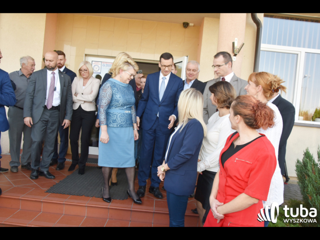 Premier Morawiecki w Lucynowie Dużym i Zabrodziu spotkał się ze strażakami i gospodyniami wiejskimi (FOTO/ VIDEO)