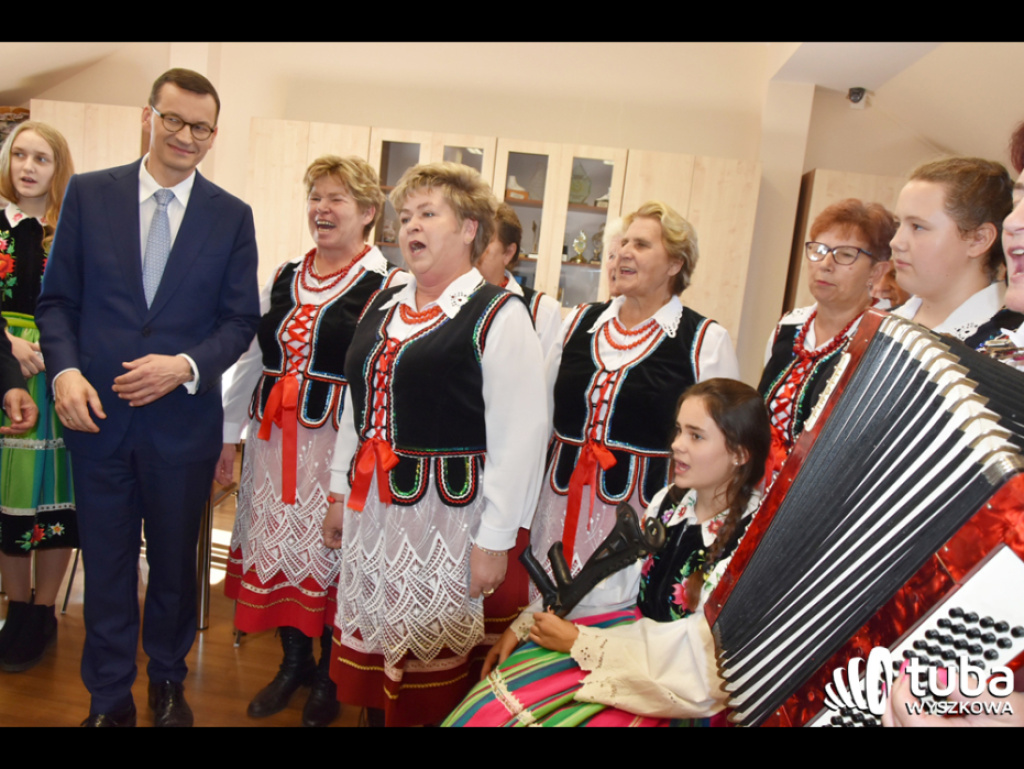 Premier Morawiecki w Lucynowie Dużym i Zabrodziu spotkał się ze strażakami i gospodyniami wiejskimi (FOTO/ VIDEO)