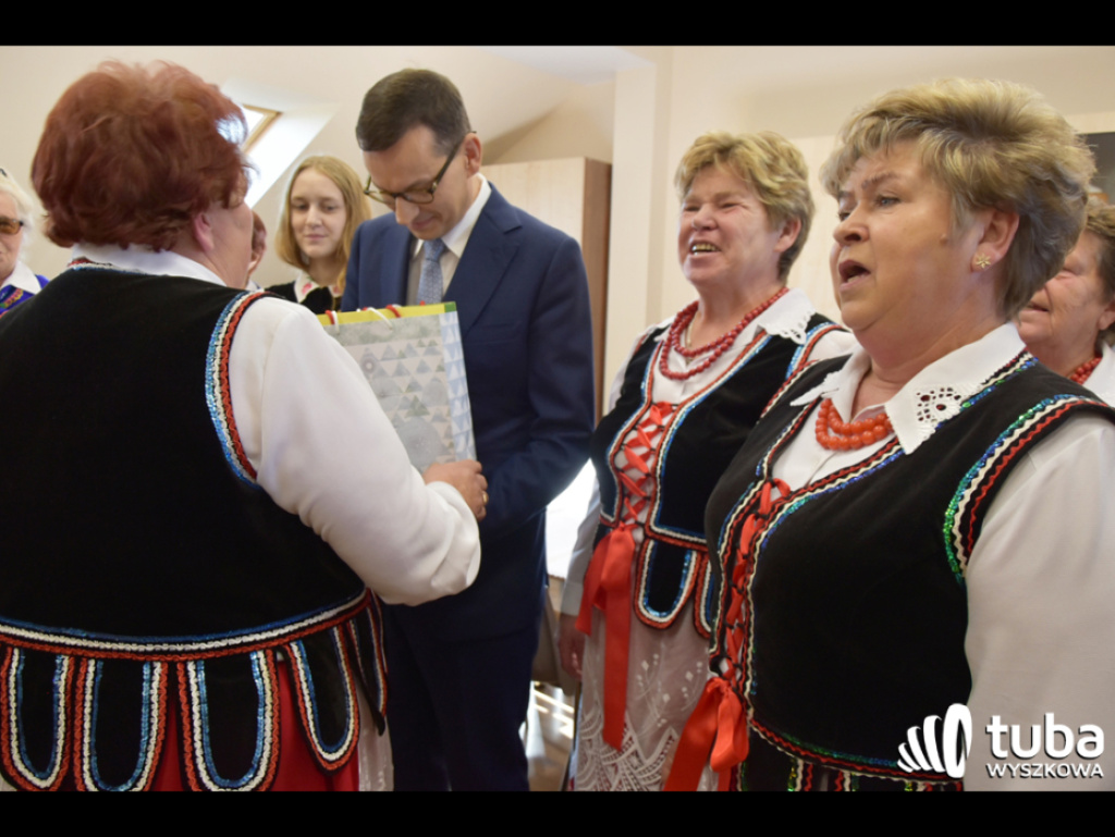 Premier Morawiecki w Lucynowie Dużym i Zabrodziu spotkał się ze strażakami i gospodyniami wiejskimi (FOTO/ VIDEO)