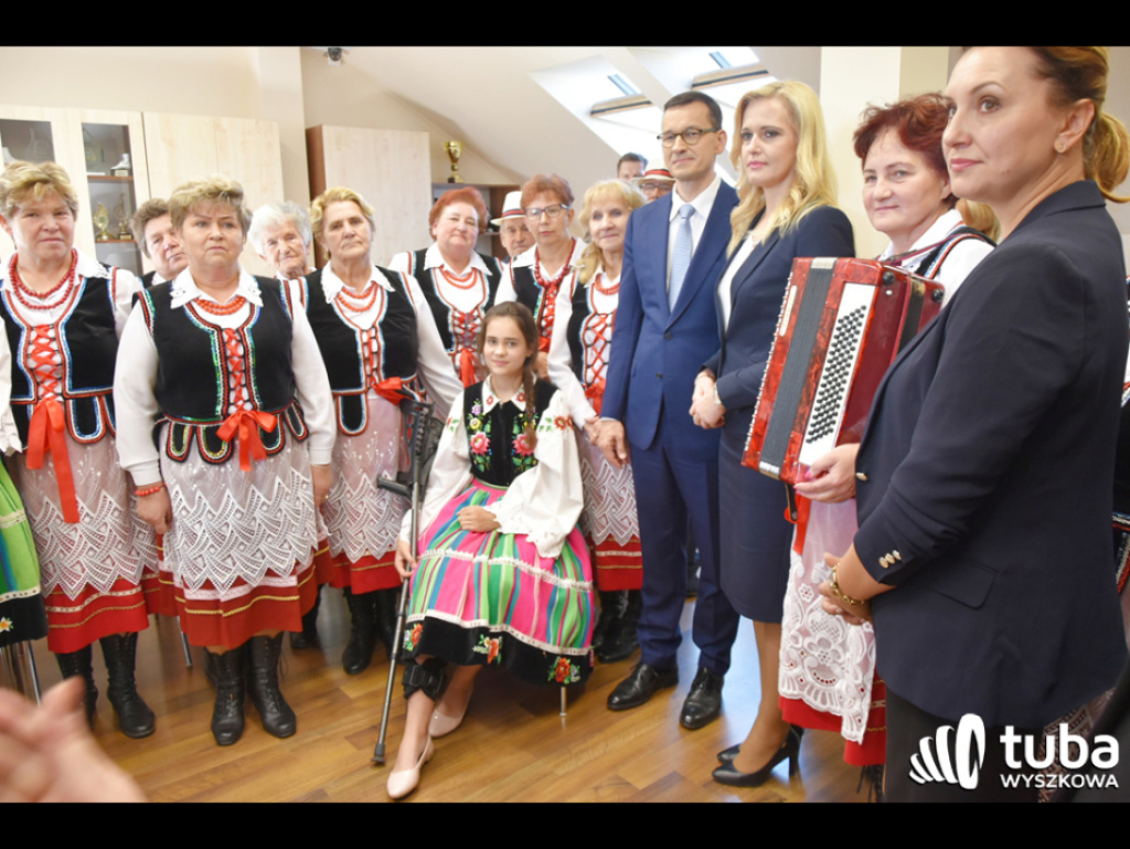 Premier Morawiecki w Lucynowie Dużym i Zabrodziu spotkał się ze strażakami i gospodyniami wiejskimi (FOTO/ VIDEO)