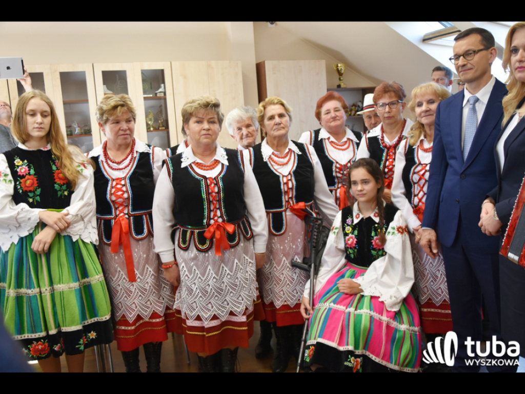 Premier Morawiecki w Lucynowie Dużym i Zabrodziu spotkał się ze strażakami i gospodyniami wiejskimi (FOTO/ VIDEO)