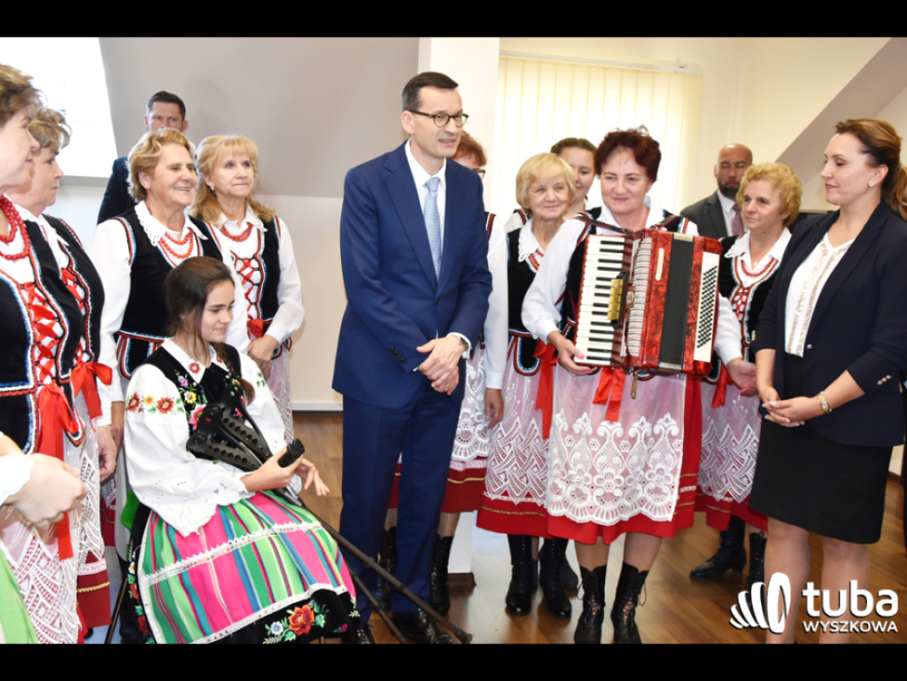 Premier Morawiecki w Lucynowie Dużym i Zabrodziu spotkał się ze strażakami i gospodyniami wiejskimi (FOTO/ VIDEO)