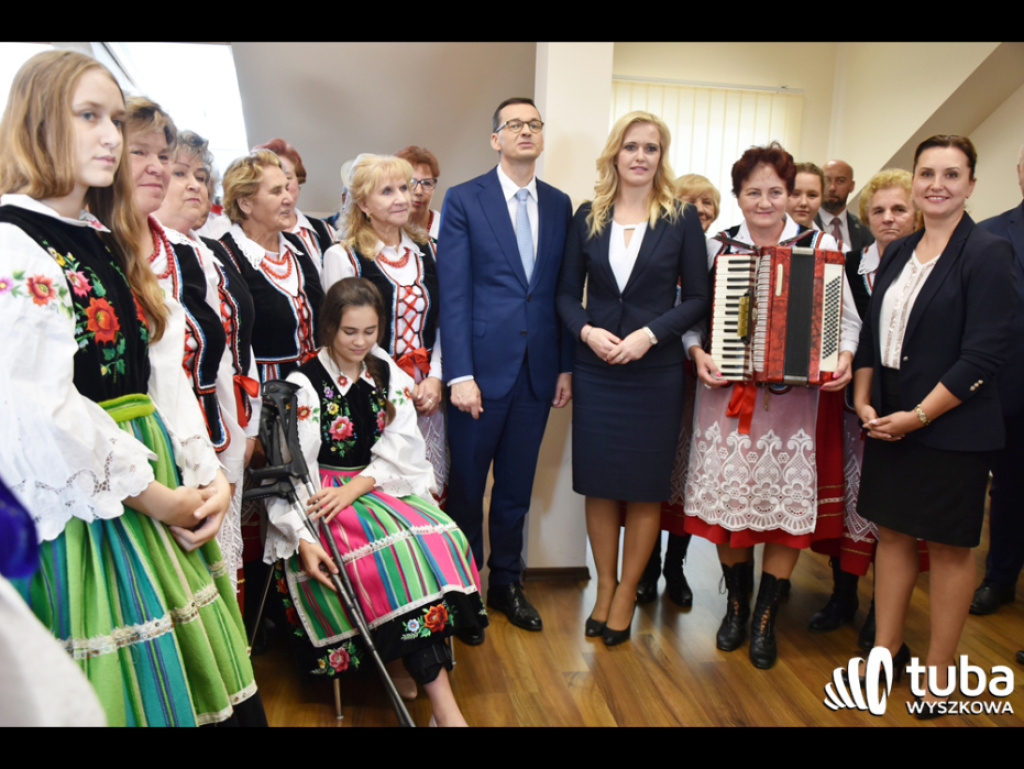 Premier Morawiecki w Lucynowie Dużym i Zabrodziu spotkał się ze strażakami i gospodyniami wiejskimi (FOTO/ VIDEO)