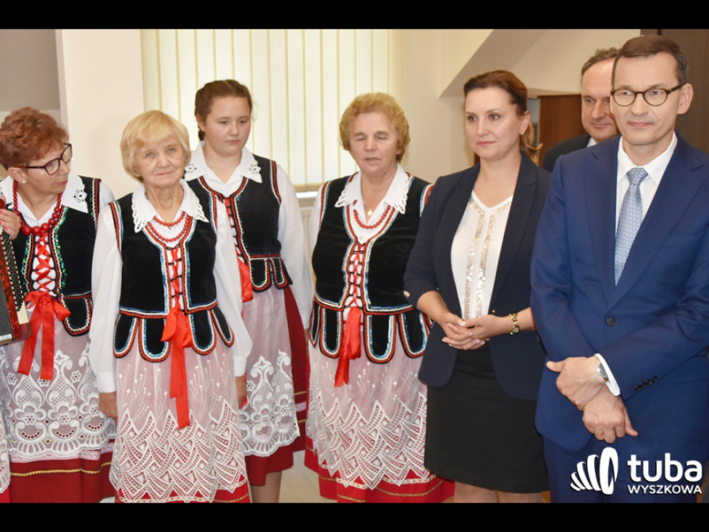Premier Morawiecki w Lucynowie Dużym i Zabrodziu spotkał się ze strażakami i gospodyniami wiejskimi (FOTO/ VIDEO)