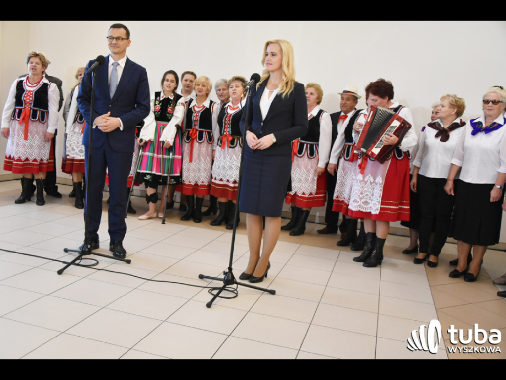 Premier Morawiecki w Lucynowie Dużym i Zabrodziu spotkał się ze strażakami i gospodyniami wiejskimi (FOTO/ VIDEO)