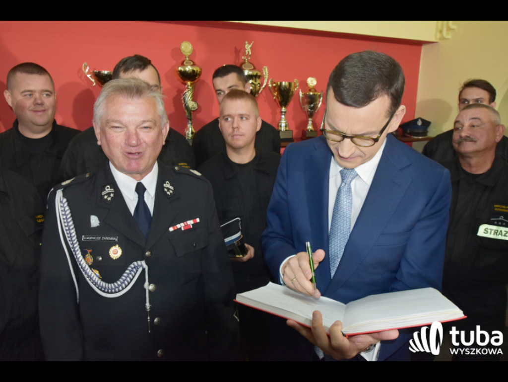 Premier Morawiecki w Lucynowie Dużym i Zabrodziu spotkał się ze strażakami i gospodyniami wiejskimi (FOTO/ VIDEO)