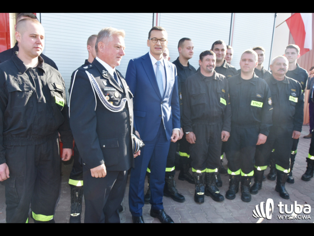 Premier Morawiecki w Lucynowie Dużym i Zabrodziu spotkał się ze strażakami i gospodyniami wiejskimi (FOTO/ VIDEO)