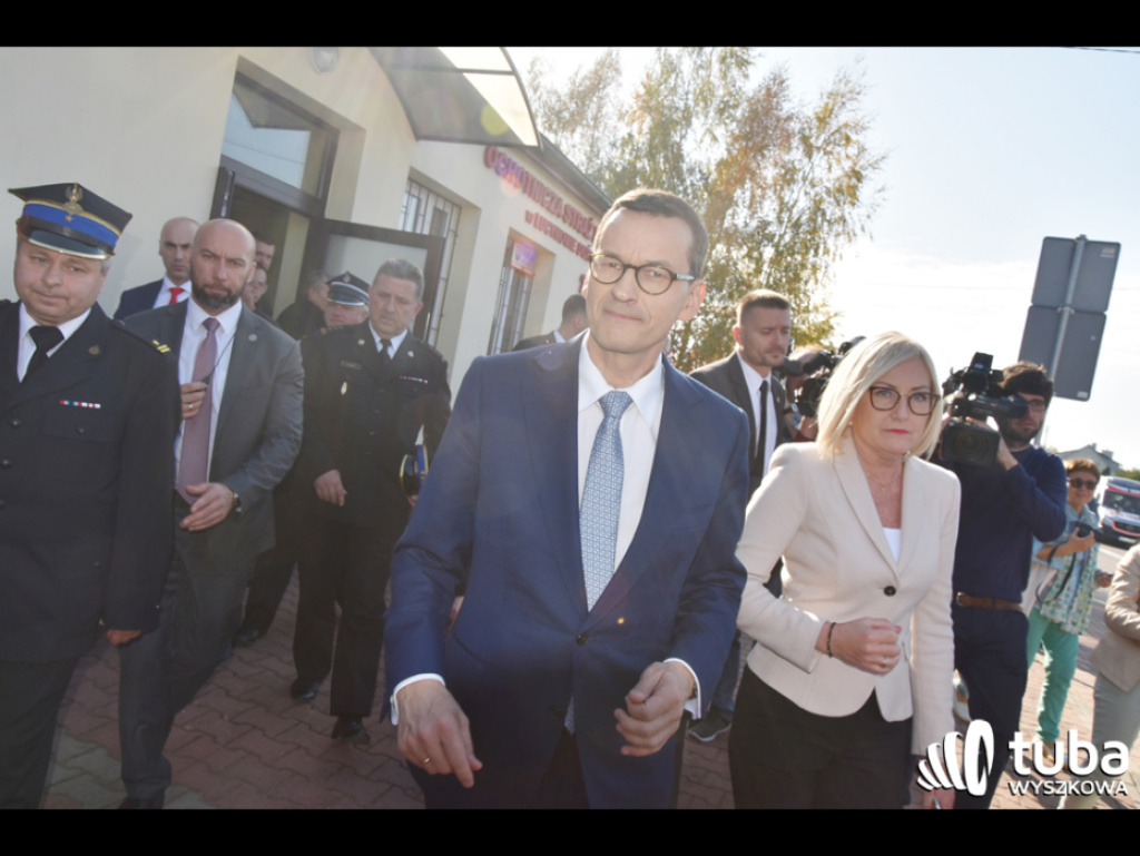 Premier Morawiecki w Lucynowie Dużym i Zabrodziu spotkał się ze strażakami i gospodyniami wiejskimi (FOTO/ VIDEO)