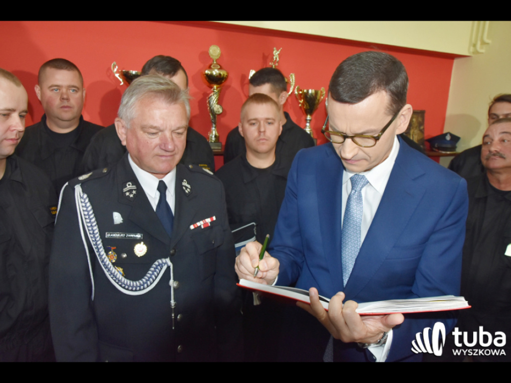 Premier Morawiecki w Lucynowie Dużym i Zabrodziu spotkał się ze strażakami i gospodyniami wiejskimi (FOTO/ VIDEO)