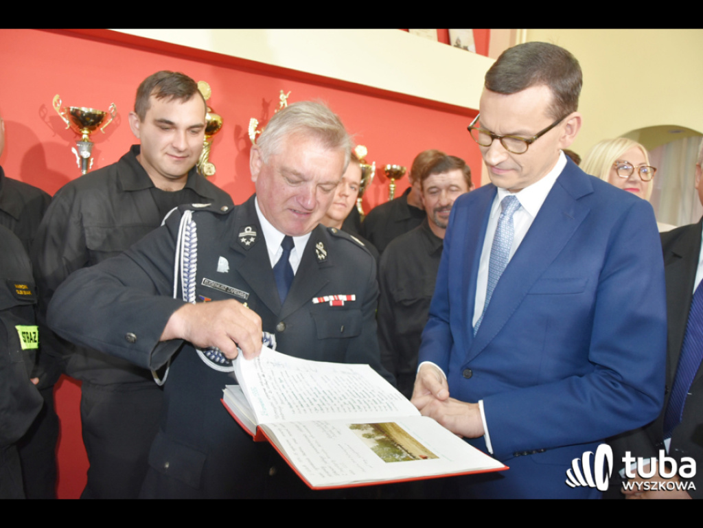 Premier Morawiecki w Lucynowie Dużym i Zabrodziu spotkał się ze strażakami i gospodyniami wiejskimi (FOTO/ VIDEO)