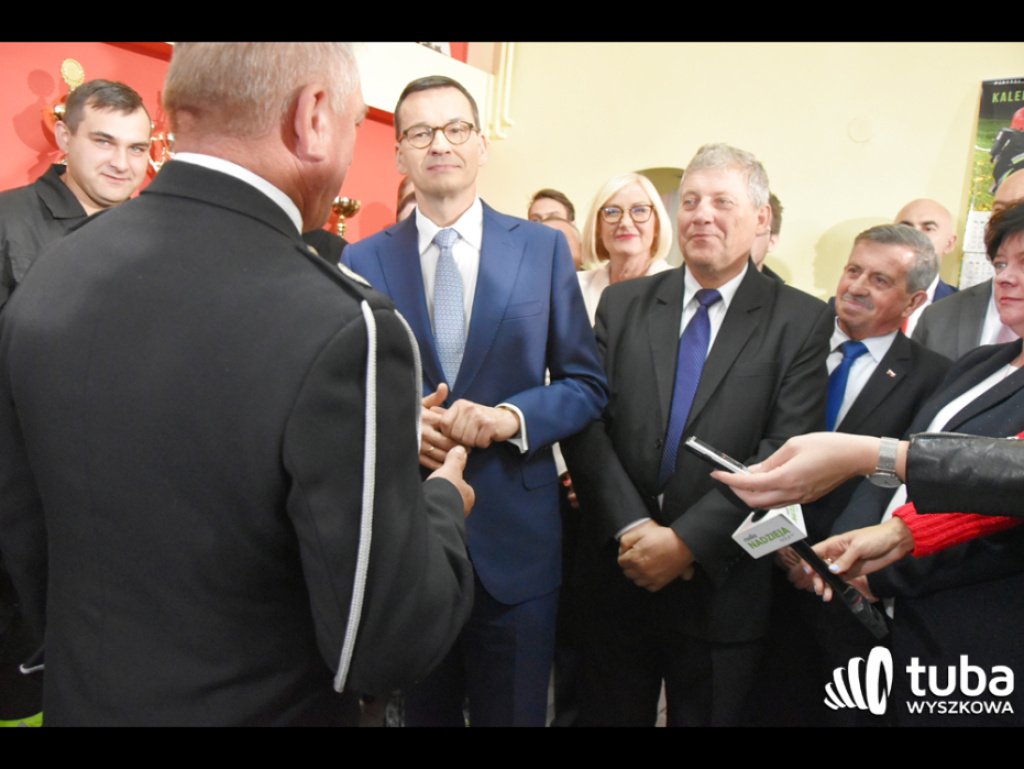 Premier Morawiecki w Lucynowie Dużym i Zabrodziu spotkał się ze strażakami i gospodyniami wiejskimi (FOTO/ VIDEO)