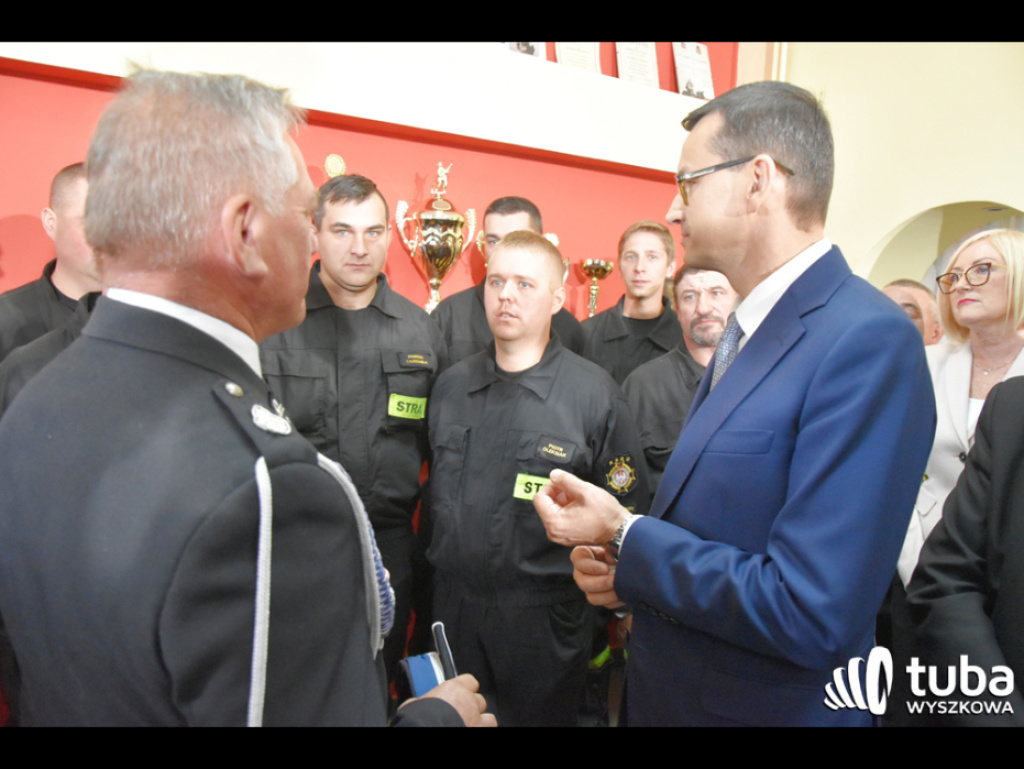 Premier Morawiecki w Lucynowie Dużym i Zabrodziu spotkał się ze strażakami i gospodyniami wiejskimi (FOTO/ VIDEO)