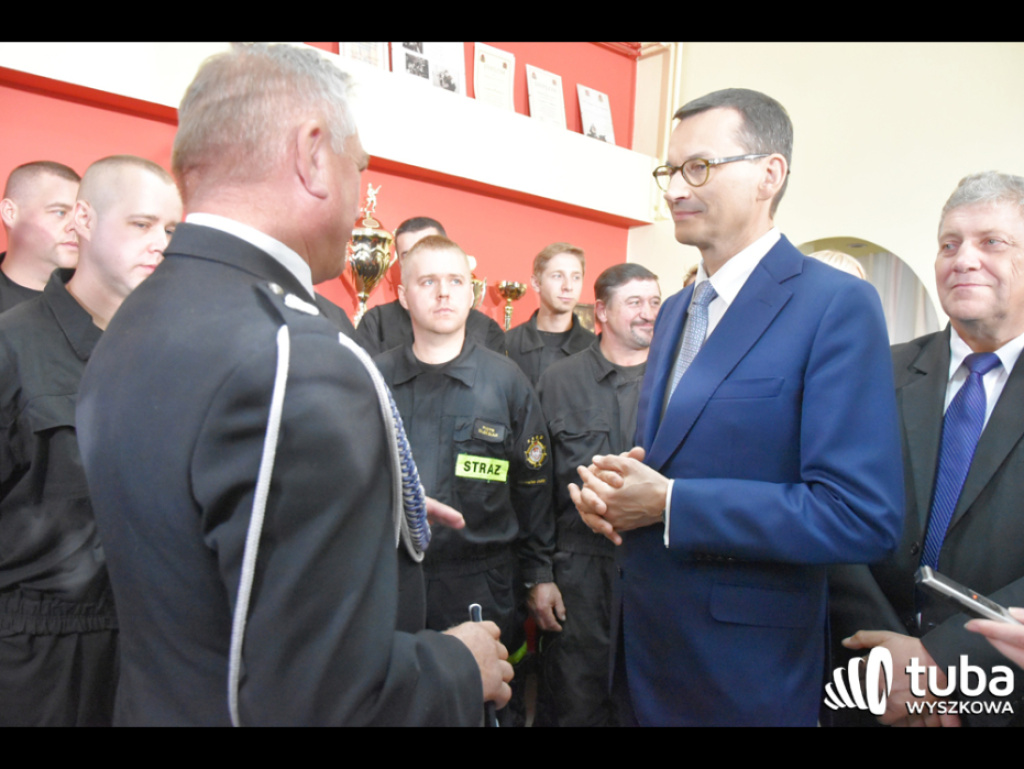 Premier Morawiecki w Lucynowie Dużym i Zabrodziu spotkał się ze strażakami i gospodyniami wiejskimi (FOTO/ VIDEO)