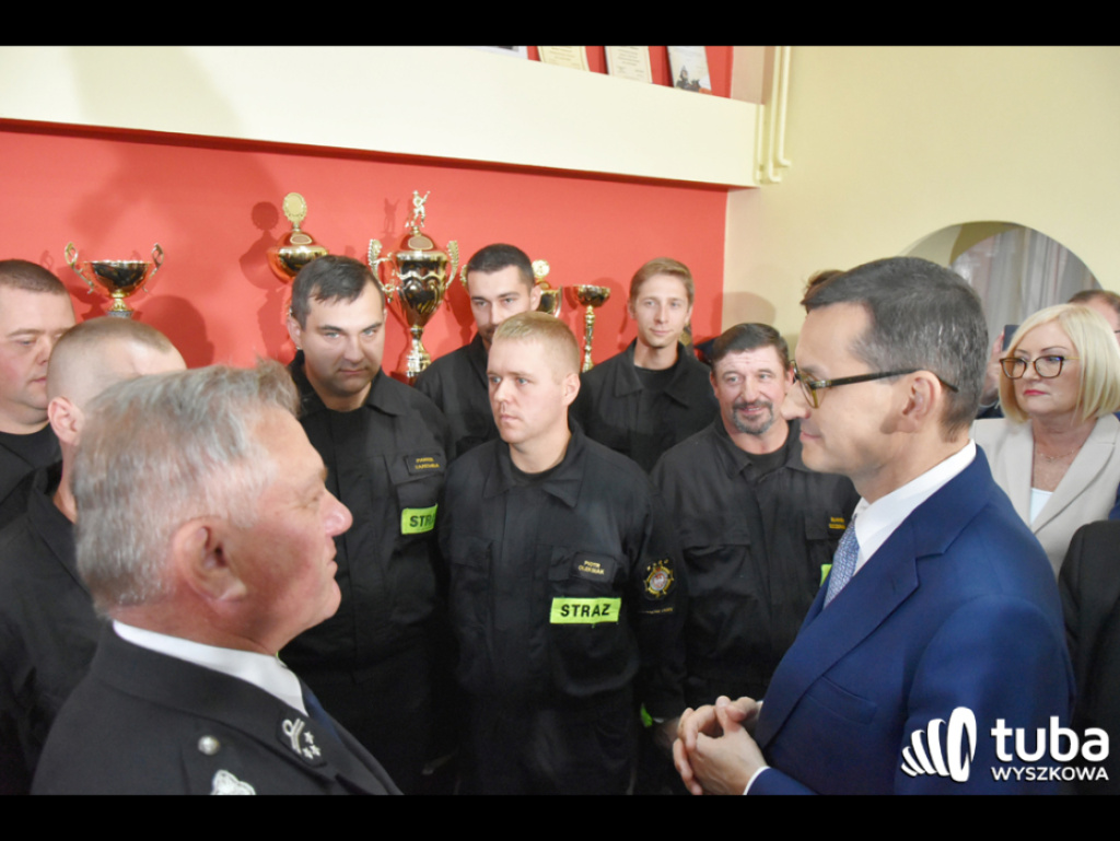 Premier Morawiecki w Lucynowie Dużym i Zabrodziu spotkał się ze strażakami i gospodyniami wiejskimi (FOTO/ VIDEO)
