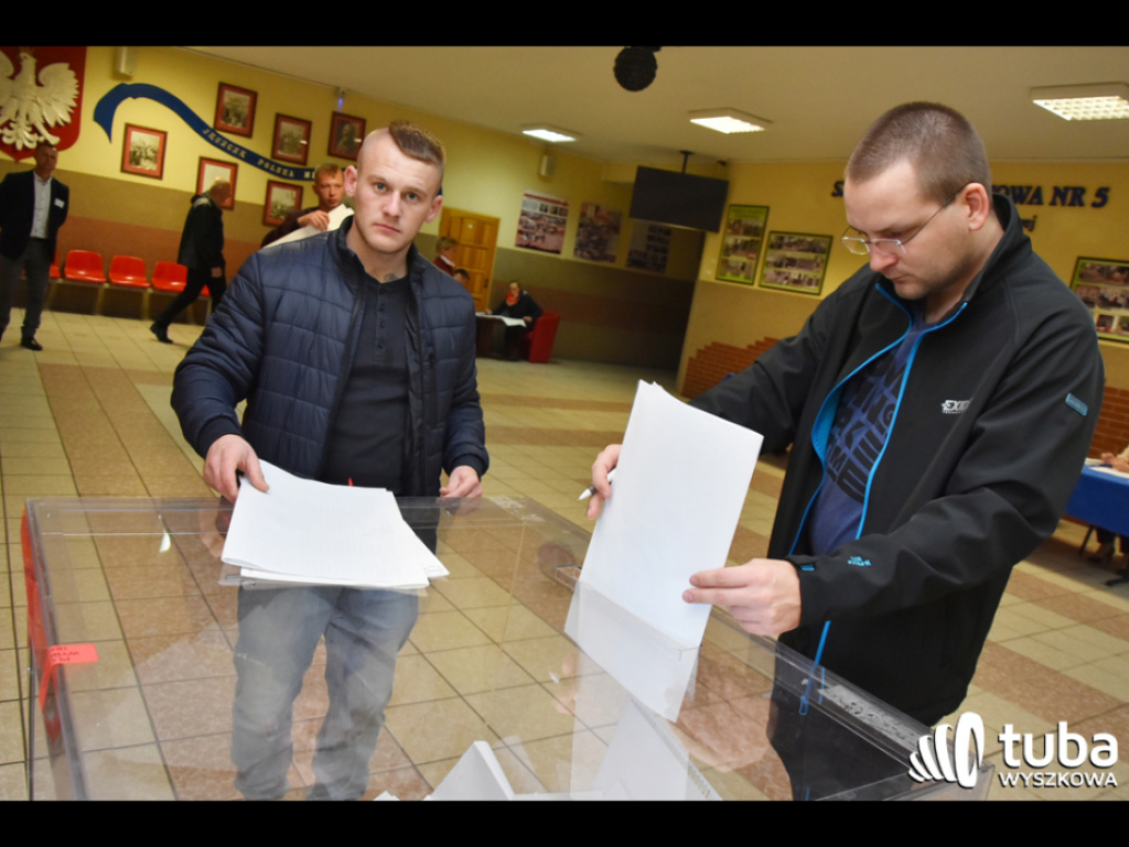 Komisje zliczają wyniki. Przewidywana bardzo wysoka frekwencja
