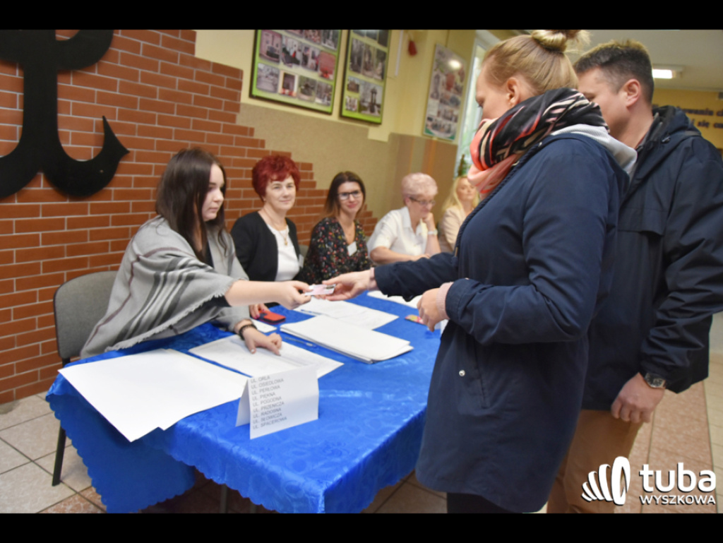 Komisje zliczają wyniki. Przewidywana bardzo wysoka frekwencja