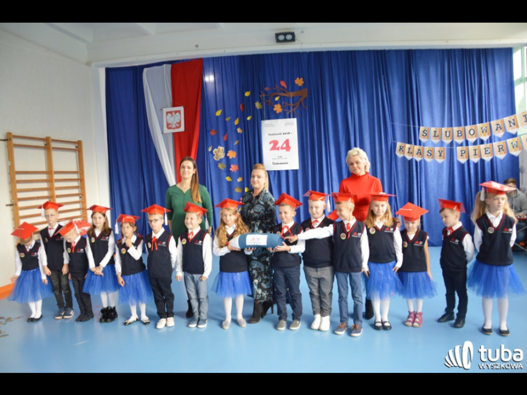 Pierwszoklasiści z I Językowej Szkoły Podstawowej 