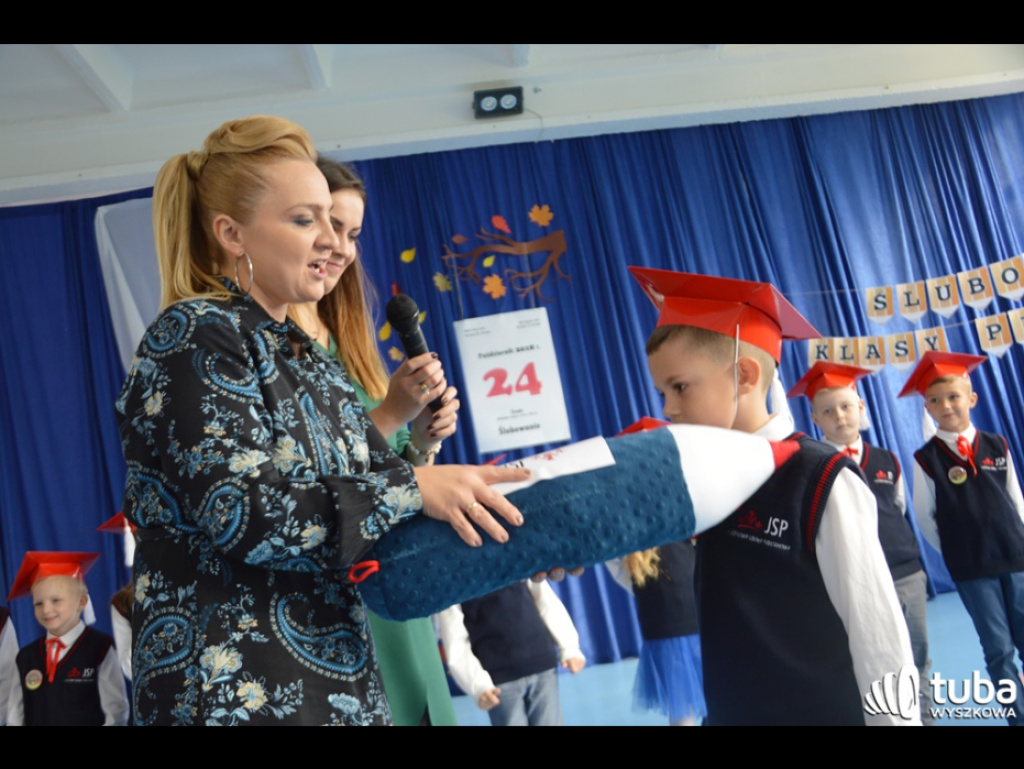 Pierwszoklasiści z I Językowej Szkoły Podstawowej 