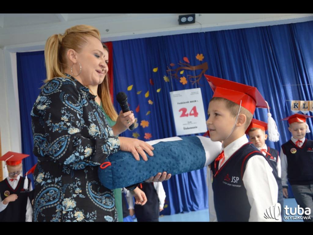 Pierwszoklasiści z I Językowej Szkoły Podstawowej 