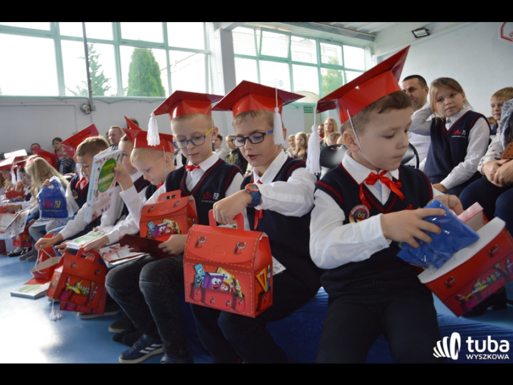 Pierwszoklasiści z I Językowej Szkoły Podstawowej 