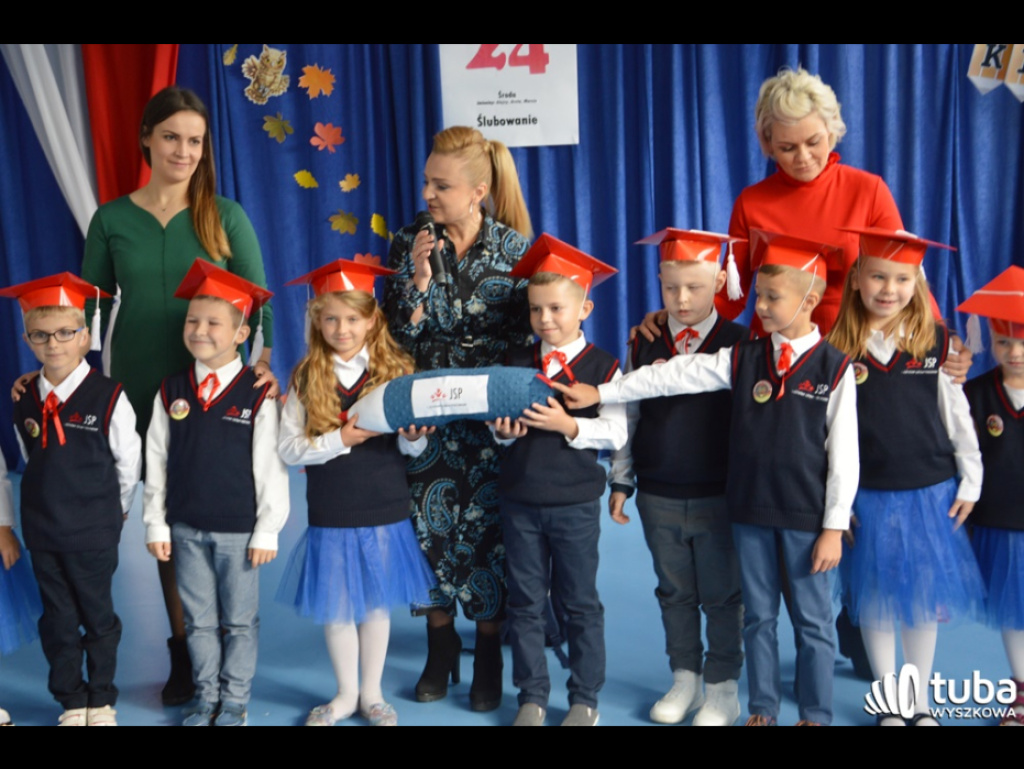 Pierwszoklasiści z I Językowej Szkoły Podstawowej 