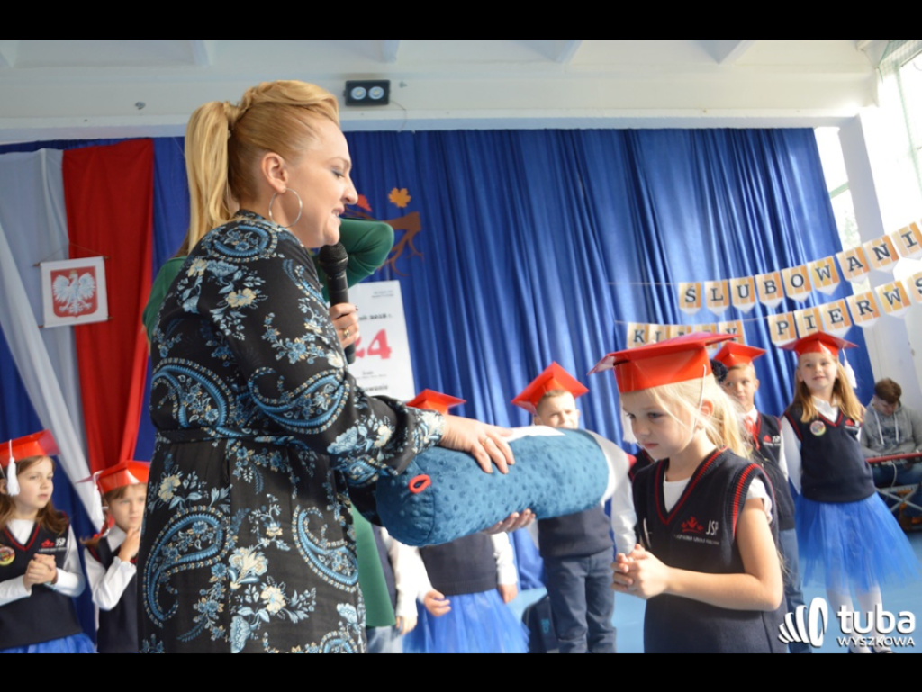 Pierwszoklasiści z I Językowej Szkoły Podstawowej 