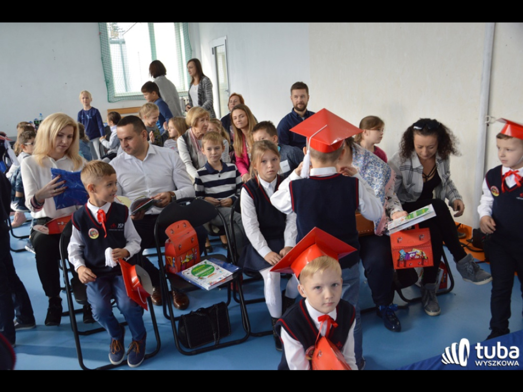 Pierwszoklasiści z I Językowej Szkoły Podstawowej 
