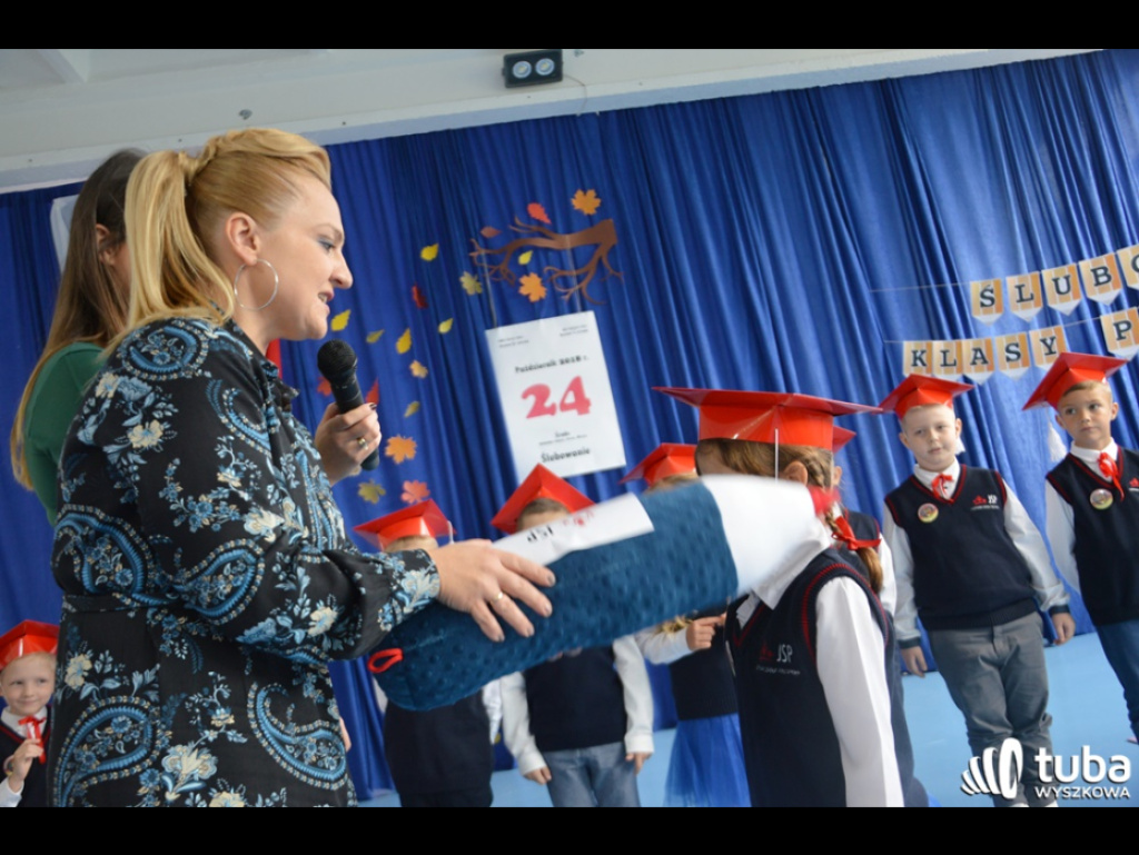 Pierwszoklasiści z I Językowej Szkoły Podstawowej 