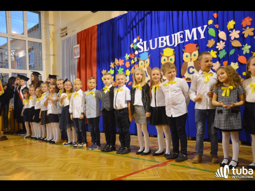 To ja, taki dzielny pierwszaczek. Pasowanie na ucznia w SP nr 2