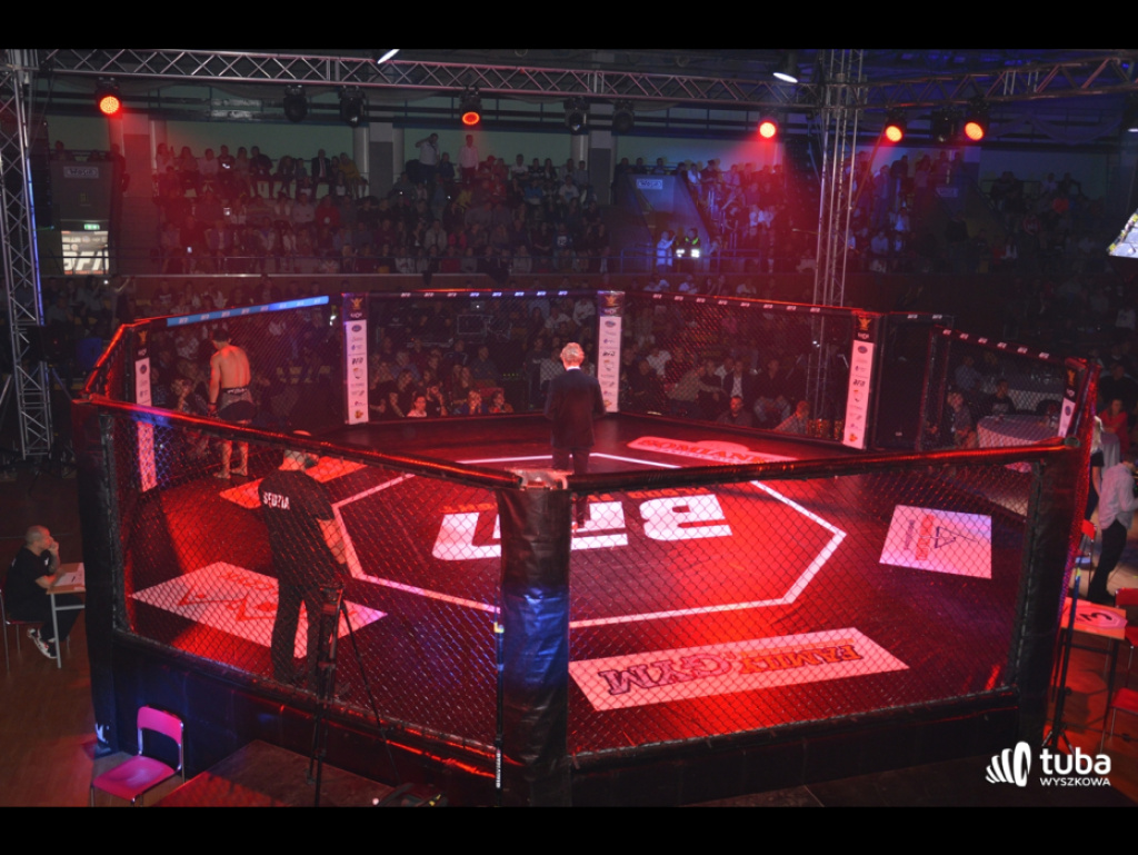 W oktagonie polała się krew. Blood Fight Night 1 za nami
