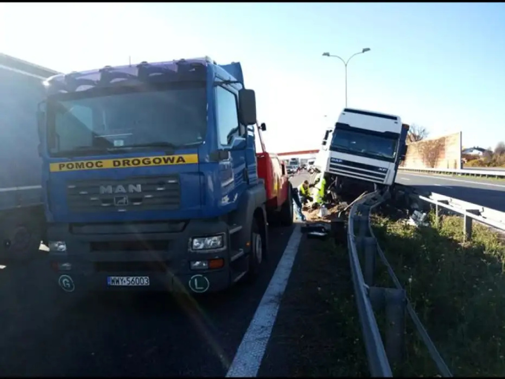 Ciężarówka zablokowała trasę. Poważne utrudnienia na S8