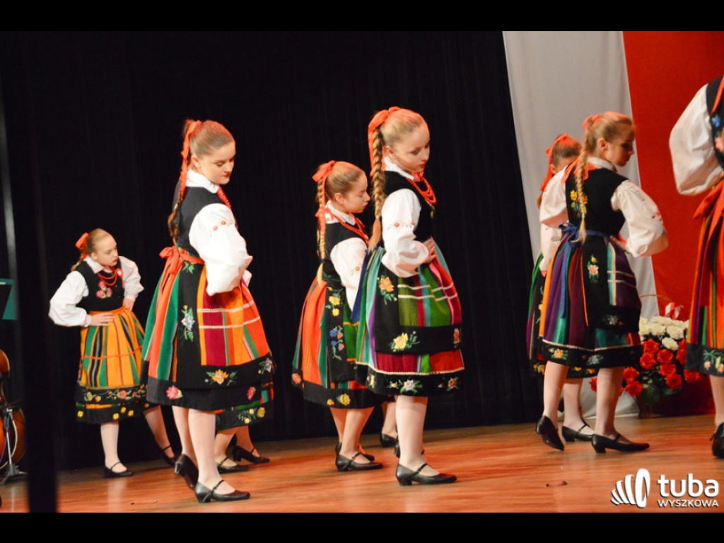 Pieśnią i tańcem wyszkowianie oddali hołd bohaterom Niepodległej