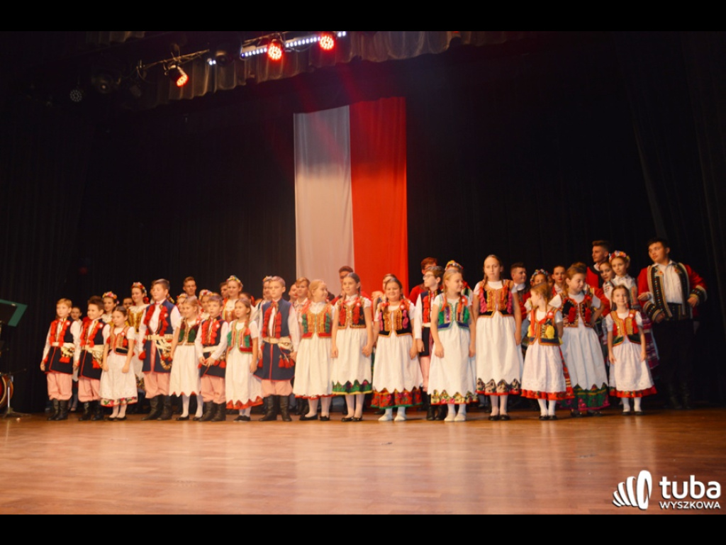 Pieśnią i tańcem wyszkowianie oddali hołd bohaterom Niepodległej