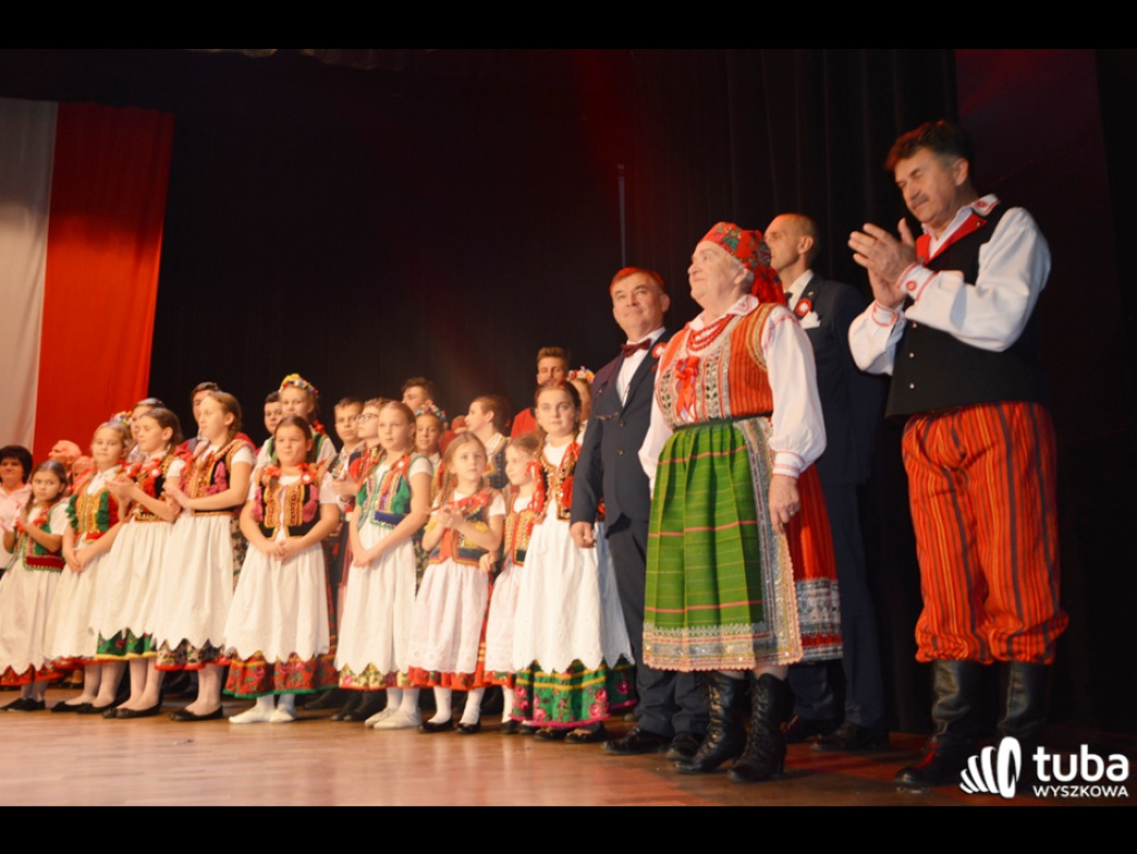 Pieśnią i tańcem wyszkowianie oddali hołd bohaterom Niepodległej