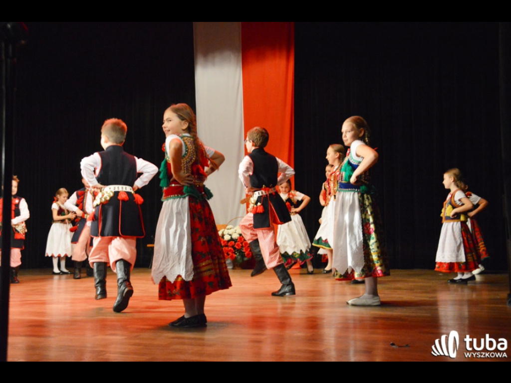 Pieśnią i tańcem wyszkowianie oddali hołd bohaterom Niepodległej