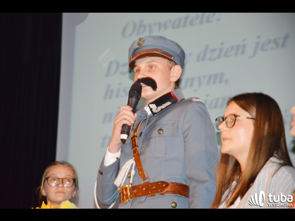 Pieśnią i tańcem wyszkowianie oddali hołd bohaterom Niepodległej