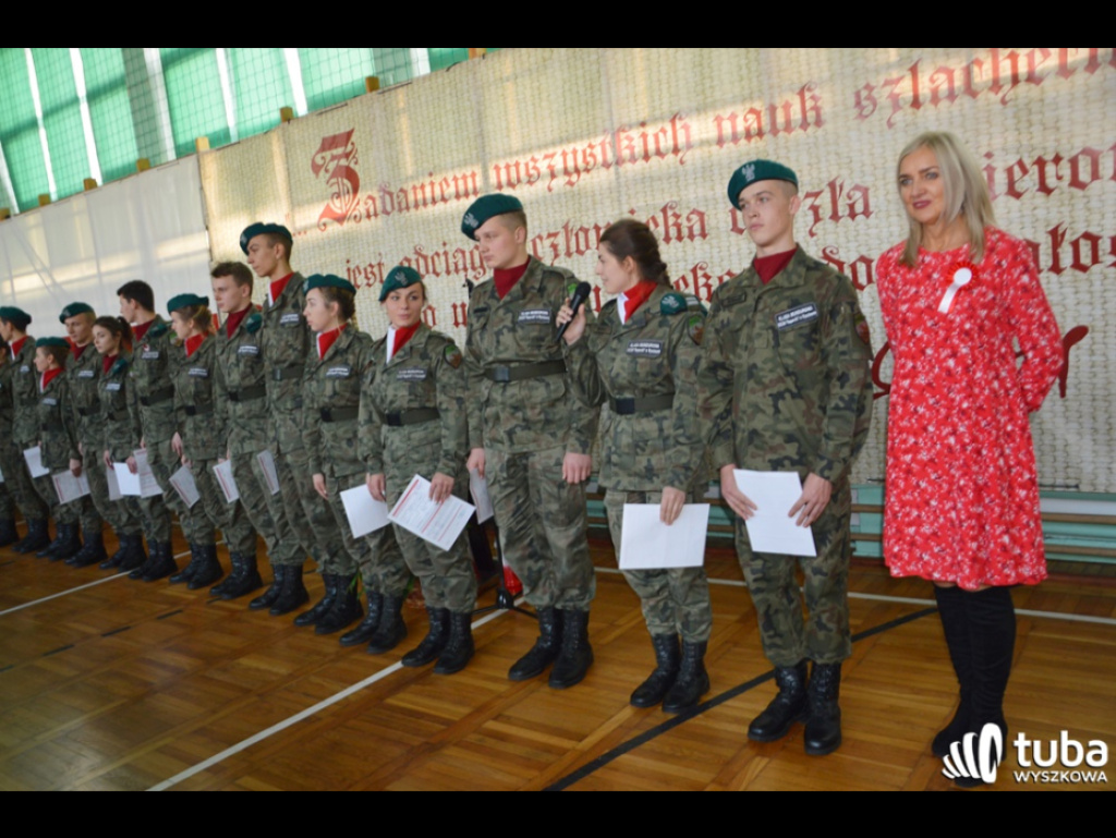 Ukochana Polsko, bądź wielka, potężna i wspaniała... Uczniowie CEZiU 