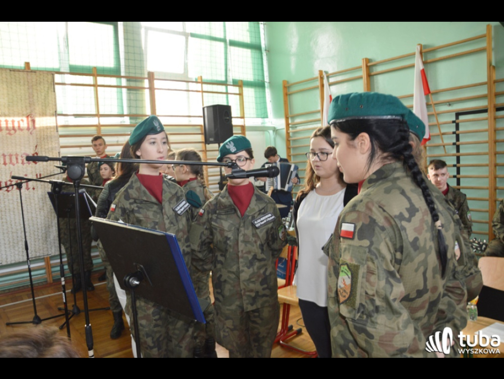 Ukochana Polsko, bądź wielka, potężna i wspaniała... Uczniowie CEZiU 