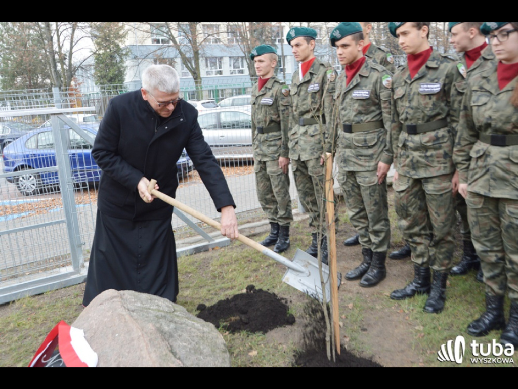 Ukochana Polsko, bądź wielka, potężna i wspaniała... Uczniowie CEZiU 
