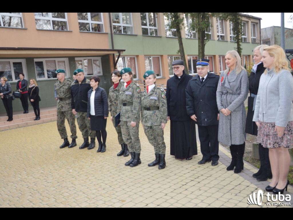 Ukochana Polsko, bądź wielka, potężna i wspaniała... Uczniowie CEZiU 