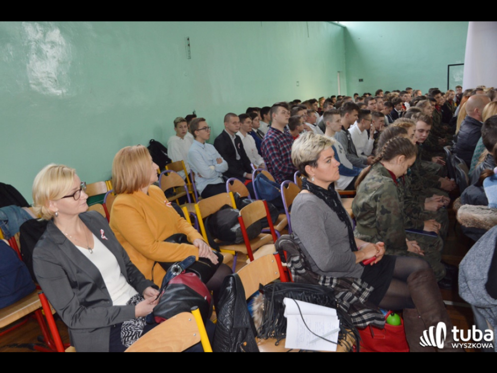 Ukochana Polsko, bądź wielka, potężna i wspaniała... Uczniowie CEZiU 