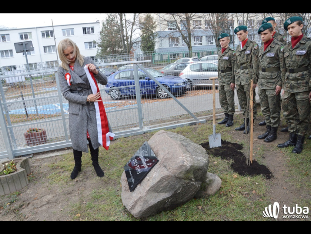 Ukochana Polsko, bądź wielka, potężna i wspaniała... Uczniowie CEZiU 