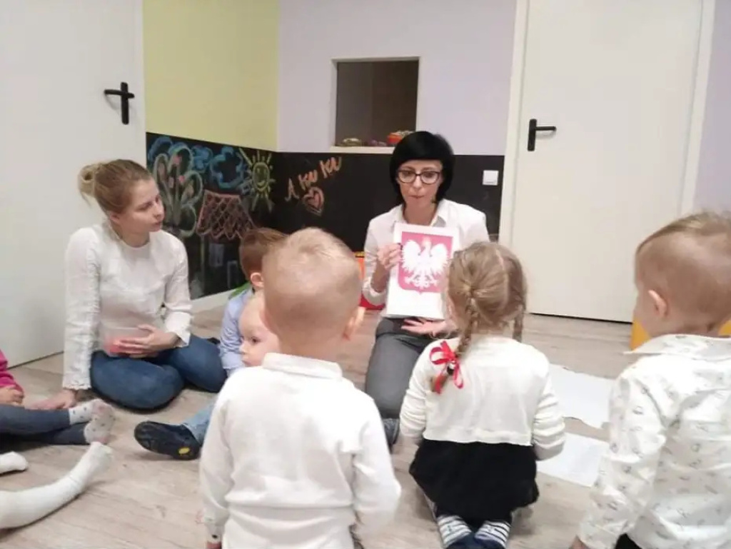 Patriotyzm od najmłodszych lat, czyli jak świętowano niepodległość w Żłobku A KU KU