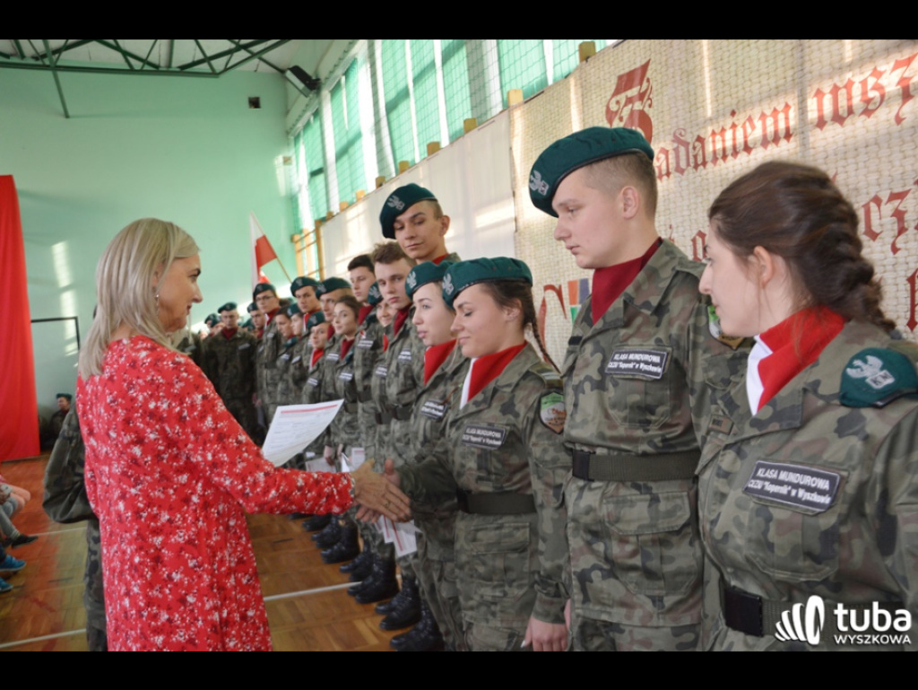 Ukochana Polsko, bądź wielka, potężna i wspaniała... Uczniowie CEZiU 