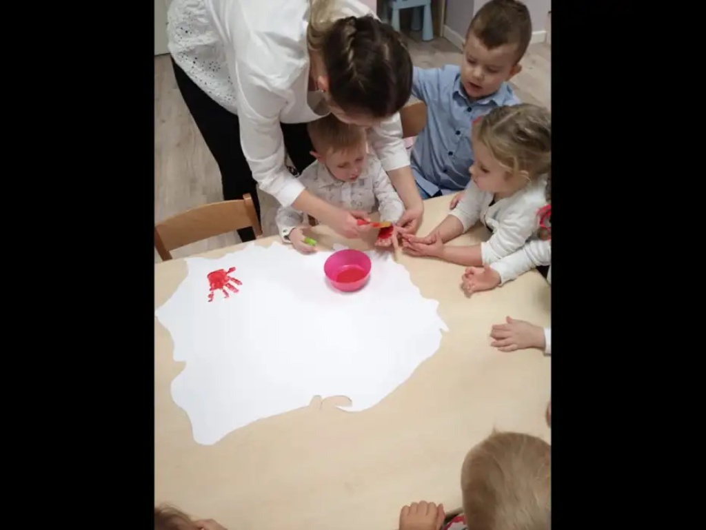 Patriotyzm od najmłodszych lat, czyli jak świętowano niepodległość w Żłobku A KU KU