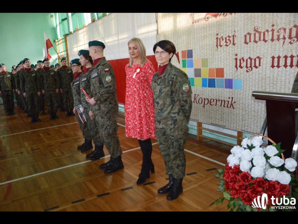 Ukochana Polsko, bądź wielka, potężna i wspaniała... Uczniowie CEZiU 