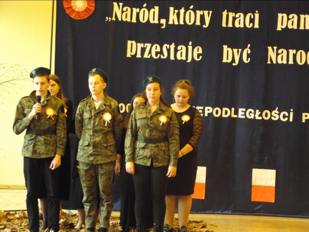 Gimnazjum w Zabrodziu świętowało setną rocznicę odzyskania przez Polskę niepodległości