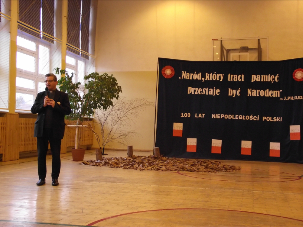 Gimnazjum w Zabrodziu świętowało setną rocznicę odzyskania przez Polskę niepodległości