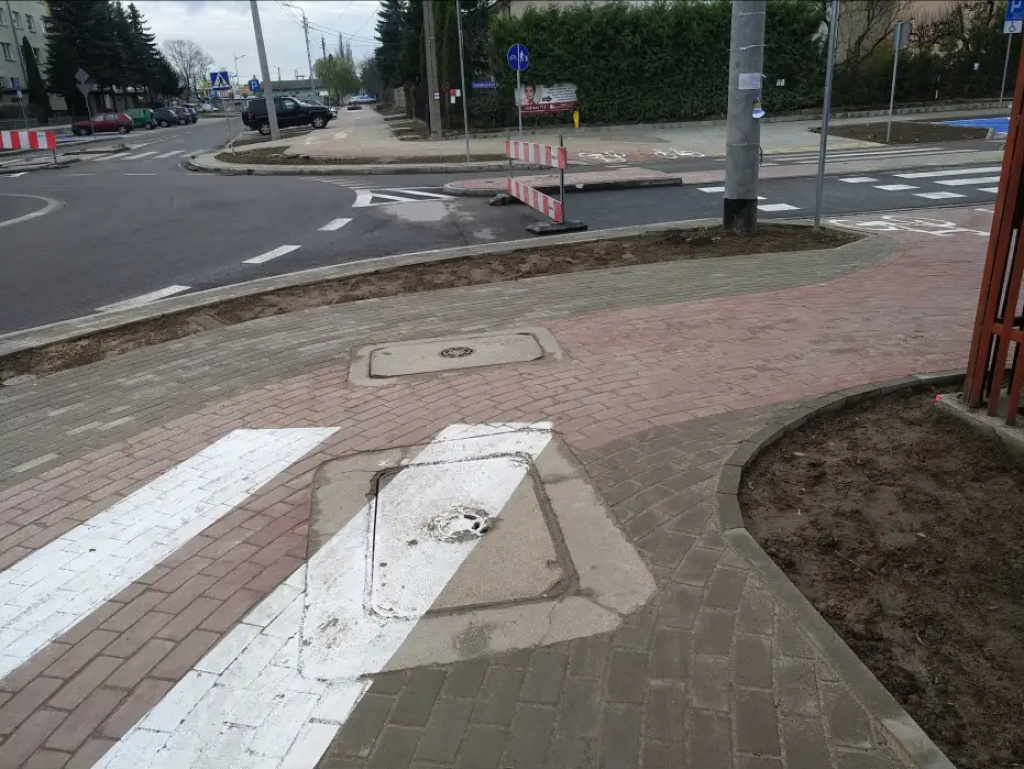 Chodnik - ścieżka, ścieżka - chodnik... I tak na zmianę...