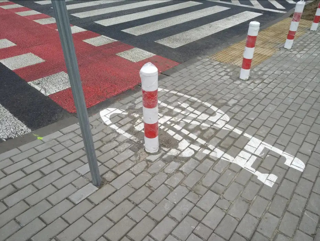Chodnik - ścieżka, ścieżka - chodnik... I tak na zmianę...